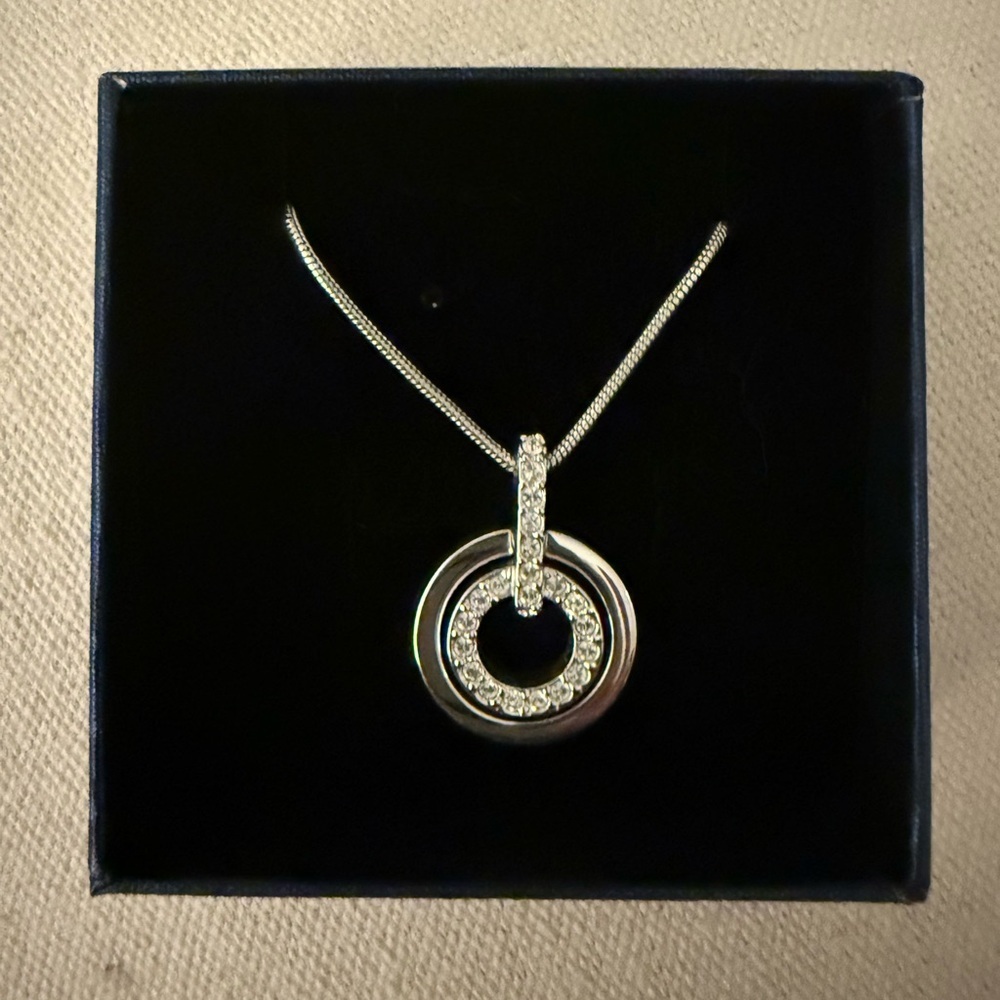 NWT Swarovski Crystal Silver Tone Double Circle Pendant Necklace.